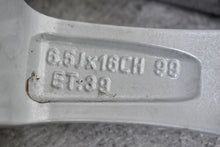 Laden Sie das Bild in den Galerie-Viewer, 1x Alufelge 16 Zoll 6.5&quot; 5x114.3 39ET Glanz Silber PZ474-T0675-Z Toyota Avensis