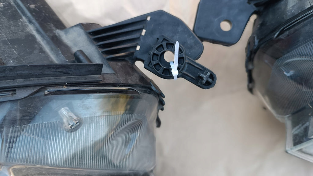 Frontscheinwerfer Opel Zafira Vivaro 9832836480-00 Xenon Rechts Headlight