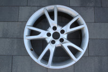 Laden Sie das Bild in den Galerie-Viewer, 1x Alufelge 18 Zoll 8.5&quot; 5x112 46ET Glanz 4G9071498 Audi A6 C7 Rim Wheel