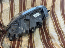 Laden Sie das Bild in den Galerie-Viewer, Frontscheinwerfer Dacia Duster Links Scheinwerfer Headlight