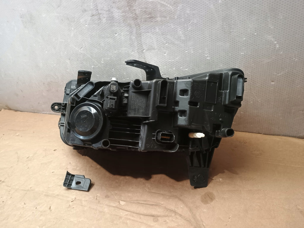 Frontscheinwerfer Dacia Duster 260107725R Rechts Scheinwerfer Headlight SCH3089592039ed