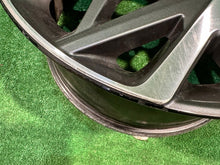 Load image into Gallery viewer, 1x Alufelge 18 Zoll 7.5&quot; 5x114.3 50ET 52910-CM300 Hyundai Kona Rim Wheel
