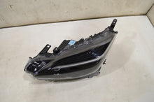 Laden Sie das Bild in den Galerie-Viewer, Frontscheinwerfer Toyota Yaris Cross OD-312 Ein Satz Scheinwerfer Headlight SCH6822342087ae