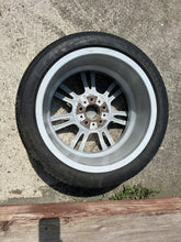 Laden Sie das Bild in den Galerie-Viewer, 1x Alufelge 18 Zoll 8.0" 5x114.3 20ET Glanz Silber 2283905 BMW E93 E60 E90 FEL9604459309rf