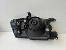 Laden Sie das Bild in den Galerie-Viewer, Frontscheinwerfer Mitsubishi Pajero MCJ16104 Links Scheinwerfer Headlight