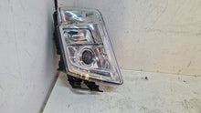 Laden Sie das Bild in den Galerie-Viewer, Frontscheinwerfer Volvo 82304585 Halogen Links Scheinwerfer Headlight