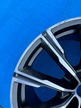 Load image into Gallery viewer, 1x Alufelge 20 Zoll 10.5" 5x112 40ET Glanz Graphit 8071997 BMW G05 G06 Mg FEL2556909121ct