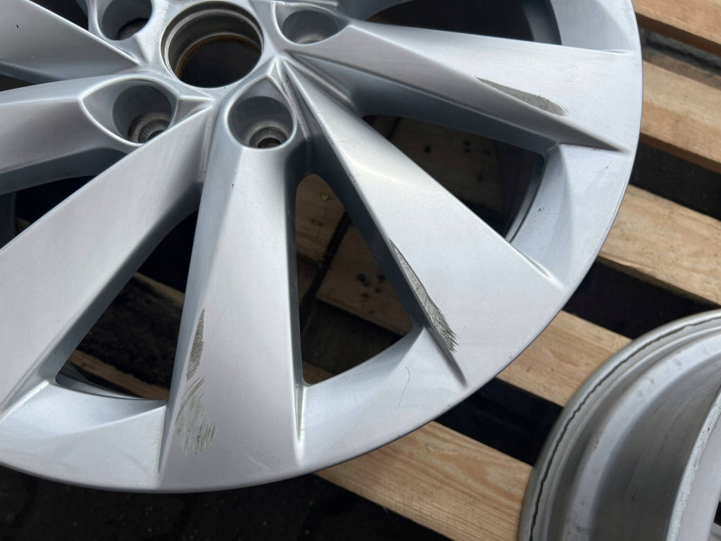1x Alufelge 17 Zoll 46ET Silber 5E3601025 Skoda Octavia I Rim Wheel FEL9425061030ii