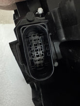 Laden Sie das Bild in den Galerie-Viewer, Frontscheinwerfer VW T-Roc Troc 2GA941036AH Full LED Rechts Headlight SCH8437412838ox