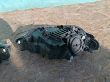 Laden Sie das Bild in den Galerie-Viewer, Frontscheinwerfer BMW F30 7365596 7365595 Ein Stück (Rechts oder Links)