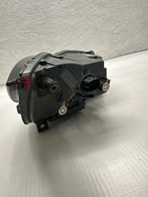 Laden Sie das Bild in den Galerie-Viewer, Frontscheinwerfer Jaguar 175PL22001 Links Scheinwerfer Headlight SCH9351010618kk