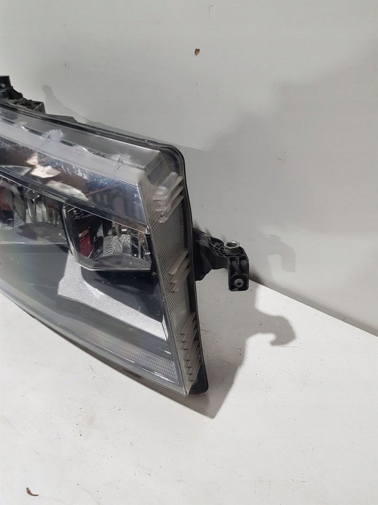 Frontscheinwerfer VW Crafter 7C1941006 Rechts Scheinwerfer Headlight SCH9369903309pc