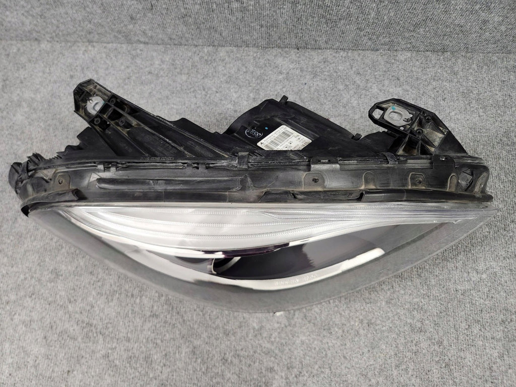 Frontscheinwerfer Mercedes-Benz W246 A2468201661 030127127200 Xenon Rechts SCH9029967737th