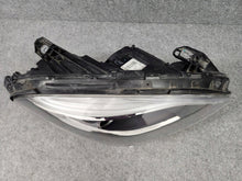 Laden Sie das Bild in den Galerie-Viewer, Frontscheinwerfer Mercedes-Benz W246 A2468201661 030127127200 Xenon Rechts SCH9029967737th