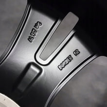 Load image into Gallery viewer, 4x Alufelge 17 Zoll 7.5" 5x112 47ET Glanz Silber A2044010402 Mercedes-Benz W204 FEL2126045799jm