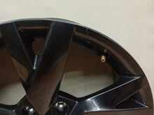 Laden Sie das Bild in den Galerie-Viewer, 1x Alufelge 17 Zoll 6.5&quot; 5x112 46ET Glanz Silber 5E3601025 Skoda Octavia 5e3