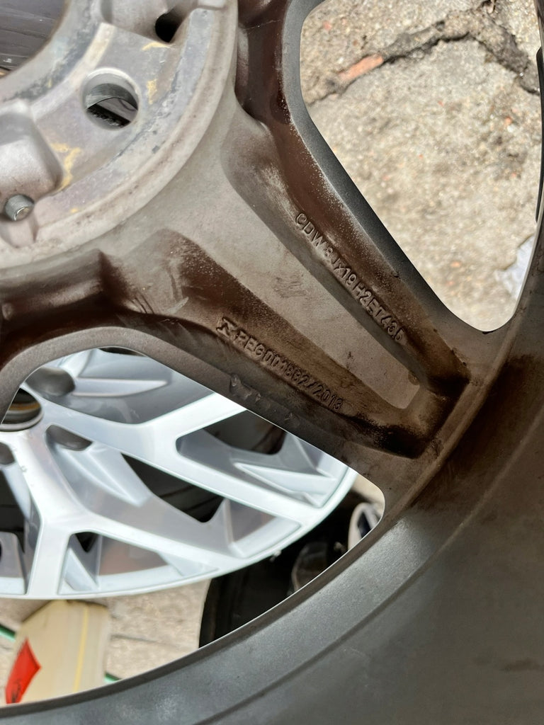 1x Alufelge 19 Zoll 8.0" 5x112 A1564010600 Mercedes-Benz Gla Rim Wheel FEL9606835202ya