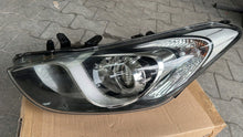 Laden Sie das Bild in den Galerie-Viewer, Frontscheinwerfer Hyundai I30 Links Scheinwerfer Headlight