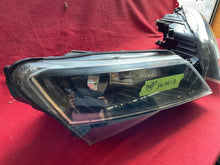 Laden Sie das Bild in den Galerie-Viewer, Frontscheinwerfer Skoda Superb III 3V1941015B 3V1941016B Xenon Ein Satz