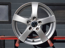 Laden Sie das Bild in den Galerie-Viewer, 4x Alufelge 15 Zoll 6.0" 5x112 43ET Glanz Silber Seat Leon Octavia III Golf Viii FEL1667635927xs
