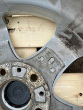 Load image into Gallery viewer, 1x Alufelge 17 Zoll 7.0" 5x120 6775622 BMW 1 E81 E87 Rim Wheel FEL7628230806av