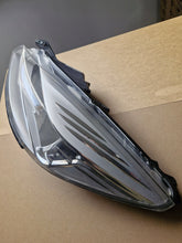 Laden Sie das Bild in den Galerie-Viewer, Frontscheinwerfer Ford Kuga CV44-13W030-AE Links Scheinwerfer Headlight SCH8479621385hy
