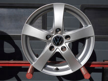 Laden Sie das Bild in den Galerie-Viewer, 4x Alufelge 15 Zoll 6.0" 5x112 43ET Glanz Silber Seat Leon Octavia III Golf Viii FEL1667635927xs