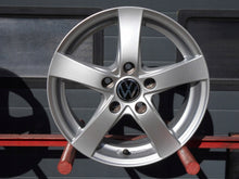 Laden Sie das Bild in den Galerie-Viewer, 4x Alufelge 15 Zoll 6.0" 5x112 43ET Glanz Silber Seat Leon Octavia III Golf Viii FEL1667635927xs