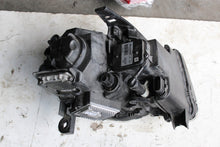 Laden Sie das Bild in den Galerie-Viewer, Frontscheinwerfer Jeep Grand Cherokee Wk2 68144709AC Links Headlight SCH6802649178lb