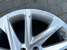 Laden Sie das Bild in den Galerie-Viewer, 1x Alufelge 17 Zoll 7.0" 5x100 51ET Glanz Silber 6F0601025 Seat I Ibiza V FEL8302178267zc
