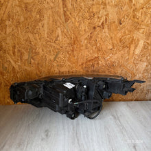 Load image into Gallery viewer, Frontscheinwerfer Toyota Yaris Cross Ein Satz Scheinwerfer Headlight SCH7092003280tl