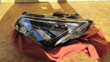 Laden Sie das Bild in den Galerie-Viewer, Frontscheinwerfer Seat Ateca 90117433 576941007D LED Links Headlight