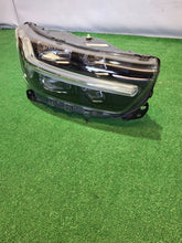 Load image into Gallery viewer, Frontscheinwerfer Volvo Xc40 32342525TM LED Rechts Scheinwerfer Headlight SCH2474794371cl