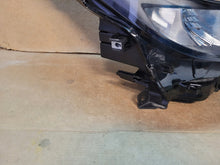 Laden Sie das Bild in den Galerie-Viewer, Frontscheinwerfer Toyota C-Hr 81110-F4220 Full LED Rechts Scheinwerfer Headlight SCH8697745208jo