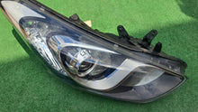 Load image into Gallery viewer, Frontscheinwerfer Hyundai I30 92102-A3000 Rechts Scheinwerfer Headlight