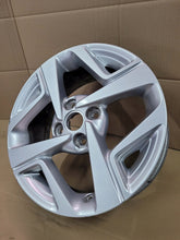 Load image into Gallery viewer, 1x Alufelge 15 Zoll 6.0&quot; 4x100 48ET Glanz Silber 52910-K7100 Hyundai I10 I20