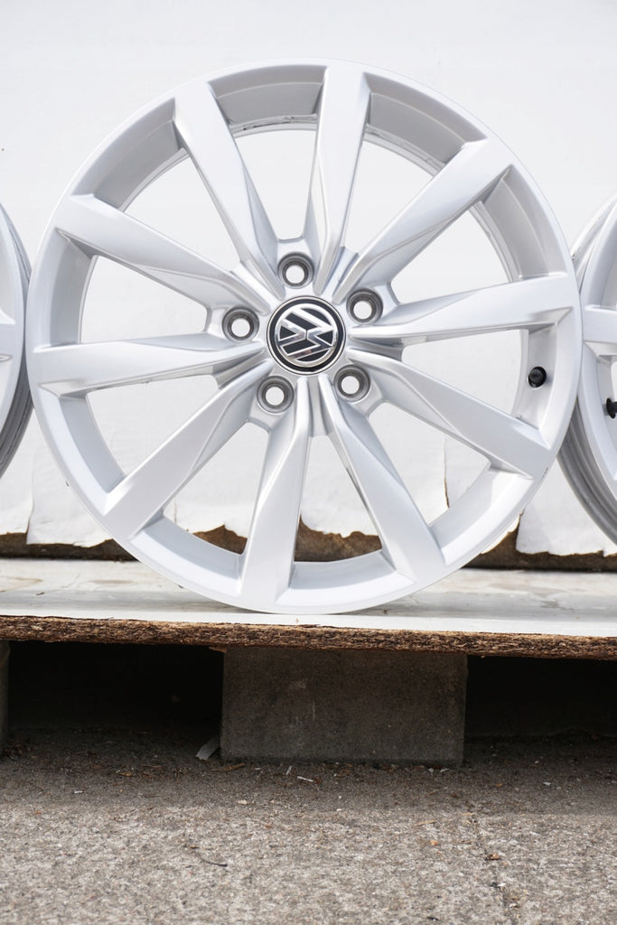 4x Alufelge 17 Zoll 6.0" 5x112 48ET Glanz Silber VW Golf Rim Wheel FEL9780627627vt