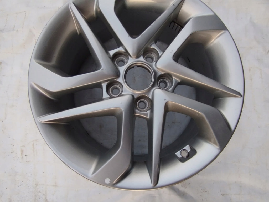 1x Alufelge 16 Zoll 6.5" 5x114.3 45ET Glanz Silber 52910-D7110 Hyundai Rim Wheel