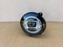 Laden Sie das Bild in den Galerie-Viewer, Frontscheinwerfer Mercedes-Benz W463 4639061201 Rechts Scheinwerfer Headlight