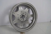 Laden Sie das Bild in den Galerie-Viewer, 1x Alufelge 17 Zoll 5x108 LJ6C-1007-U1A Ford Kuga Rim Wheel