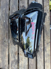 Laden Sie das Bild in den Galerie-Viewer, Frontscheinwerfer Skoda Karoq 57B941010 0022563410 Rechts Scheinwerfer Headlight SCH9883018478sn