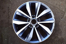 Load image into Gallery viewer, 1x Alufelge 17 Zoll 7.0&quot; 5x112 45ET Glanz Silber 2GA601025 VW T-Roc Rim Wheel