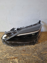 Laden Sie das Bild in den Galerie-Viewer, Frontscheinwerfer Toyota Yaris Cross LED Links Scheinwerfer Headlight SCH8850603390hm