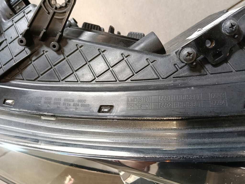 Frontscheinwerfer Hyundai I30 Links Scheinwerfer Headlight SCH6681387729ld
