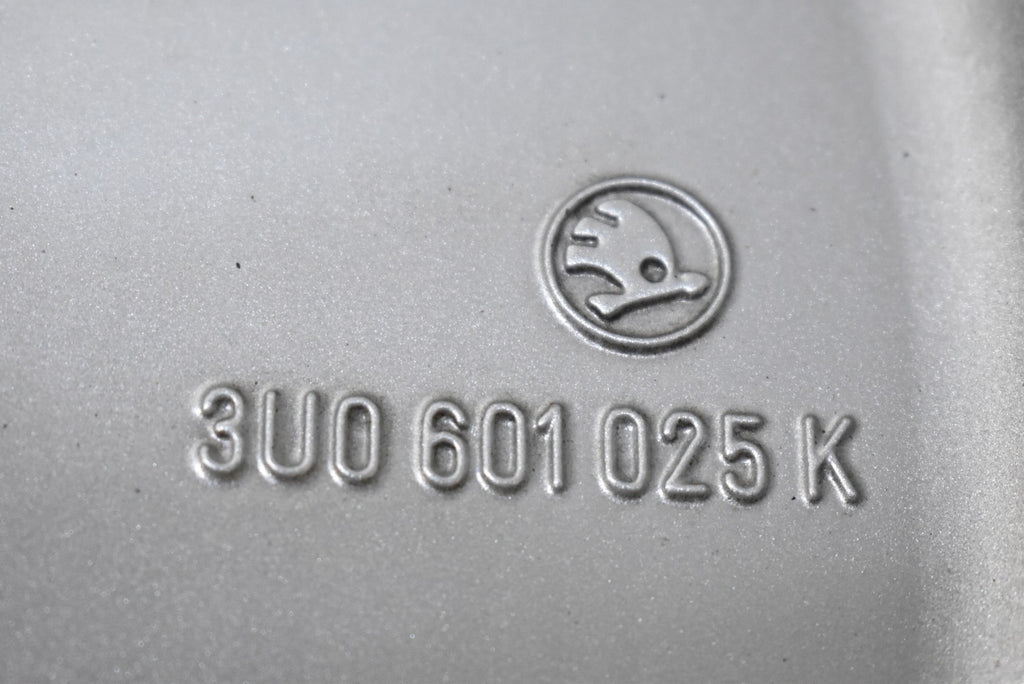 1x Alufelge 17 Zoll 7.0" 5x112 37ET Glanz Silber 3U0601025K Skoda Superb