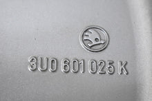 Laden Sie das Bild in den Galerie-Viewer, 1x Alufelge 17 Zoll 7.0&quot; 5x112 37ET Glanz Silber 3U0601025K Skoda Superb