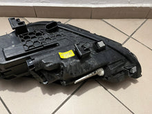 Laden Sie das Bild in den Galerie-Viewer, Frontscheinwerfer Hyundai I30 III 92102-G4020 Rechts Scheinwerfer Headlight