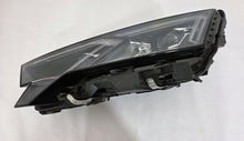 Laden Sie das Bild in den Galerie-Viewer, Frontscheinwerfer Skoda Octavia IV 5E4941035 LED Links Scheinwerfer Headlight SCH5902564397mz
