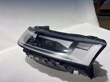 Laden Sie das Bild in den Galerie-Viewer, Frontscheinwerfer BMW 9851802-09 LED Rechts Scheinwerfer Headlight SCH5851685562nh