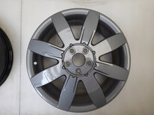 Laden Sie das Bild in den Galerie-Viewer, 1x Alufelge 18 Zoll 7.5&quot; 5x114.3 65ET Glanz Grau 403000097R Renault Rim Wheel